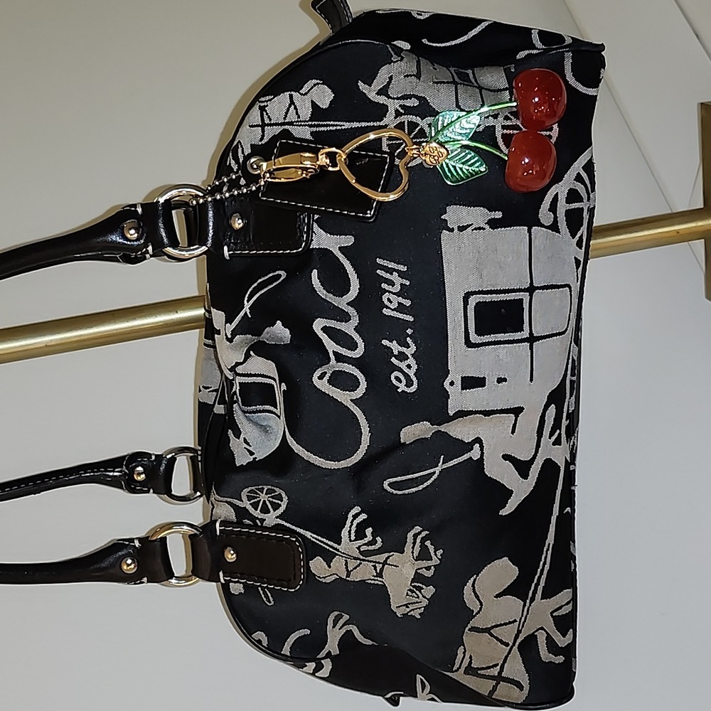 Coach Y2K Fashion Bug Horse Carriage Soho/Shoulder Bag Black and Cream - Picture 13 of 16